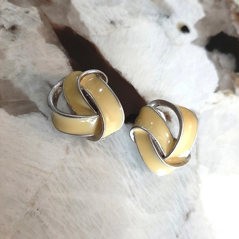 VINTAGE 80s Twisted Enamel Clip On Earrings Yellow Silver Fashion Jewelry
